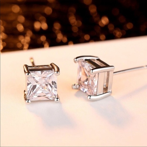 NEW 2.5 CT PRINCESS CUT SQUARE DIAMOND 925 STERLING SILVER STUD EARRINGS - Picture 3 of 3